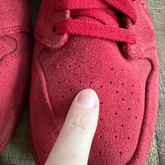 Athletic_Shoes
